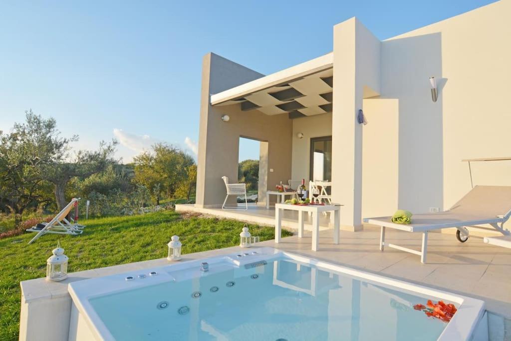 Villa Pettegola Tenuta Il Cavaliere Di Italia Noto- Vista Mare Mini Piscina Idromassaggio ภายนอก รูปภาพ